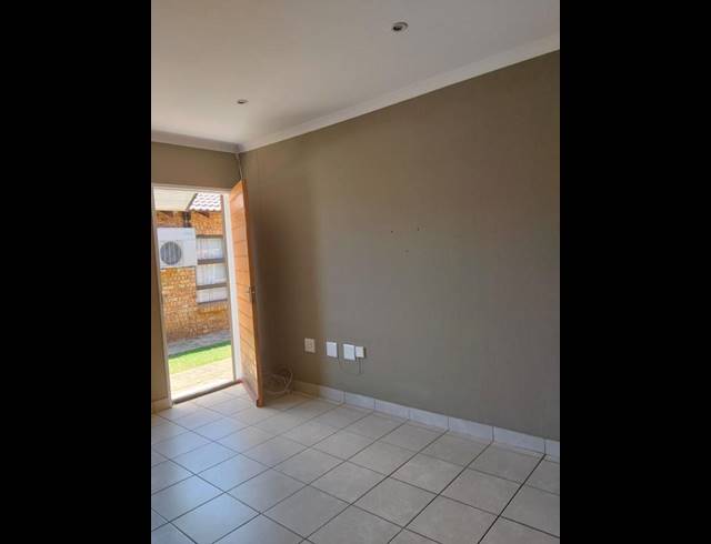 2 BEDROOM TOWNHOUSE FOR SALE IN DAWN PARK EXT